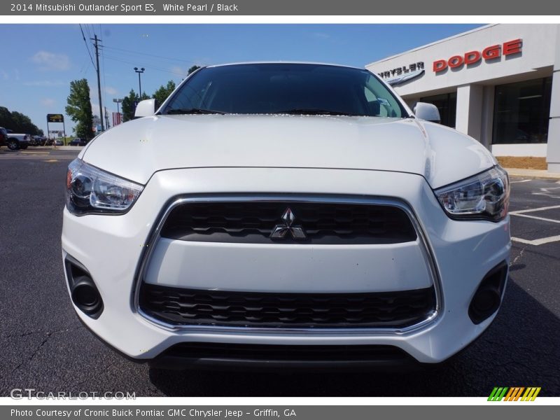 White Pearl / Black 2014 Mitsubishi Outlander Sport ES