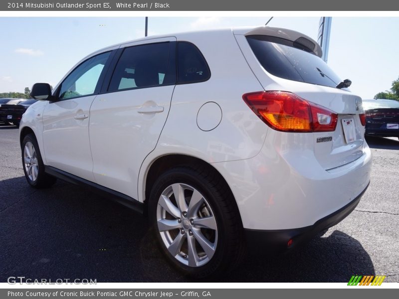 White Pearl / Black 2014 Mitsubishi Outlander Sport ES