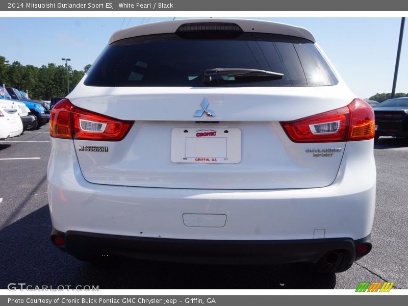 White Pearl / Black 2014 Mitsubishi Outlander Sport ES