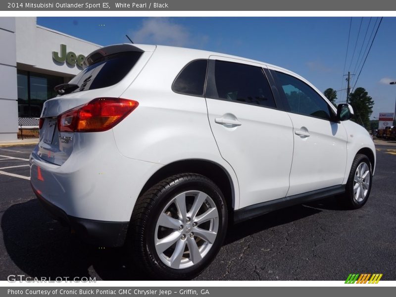 White Pearl / Black 2014 Mitsubishi Outlander Sport ES