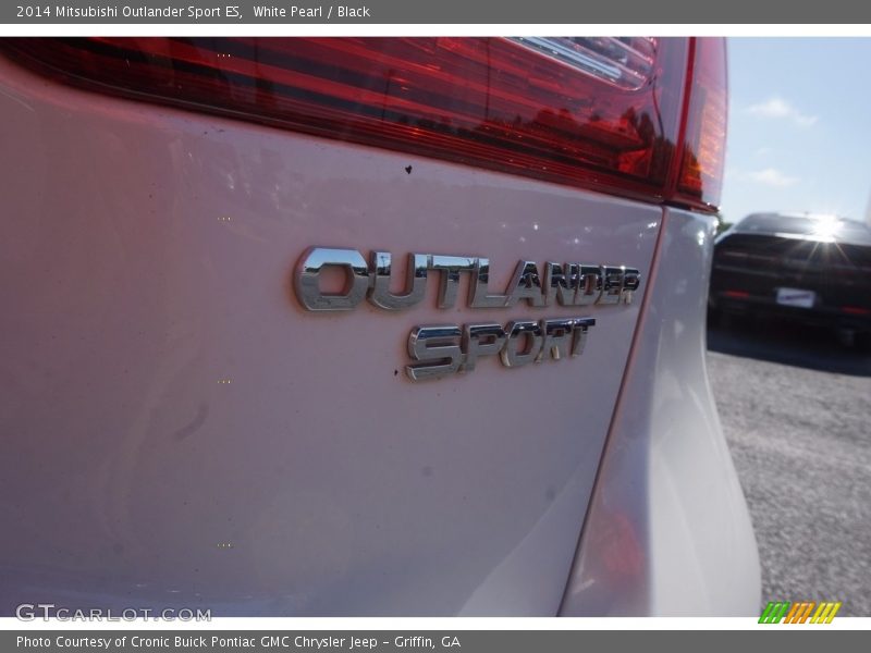 White Pearl / Black 2014 Mitsubishi Outlander Sport ES
