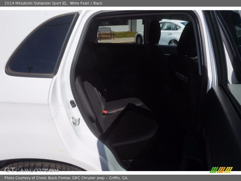 White Pearl / Black 2014 Mitsubishi Outlander Sport ES