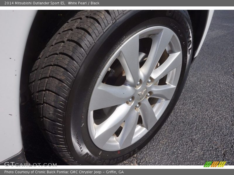 White Pearl / Black 2014 Mitsubishi Outlander Sport ES