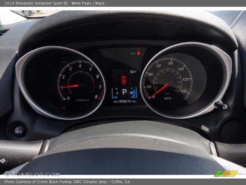 White Pearl / Black 2014 Mitsubishi Outlander Sport ES