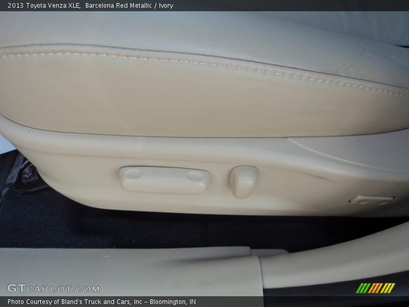 Barcelona Red Metallic / Ivory 2013 Toyota Venza XLE