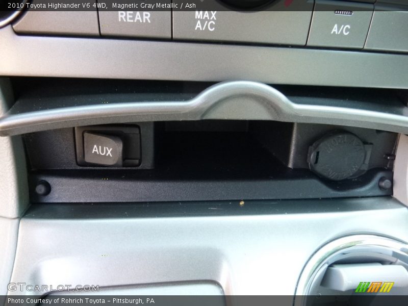 Magnetic Gray Metallic / Ash 2010 Toyota Highlander V6 4WD