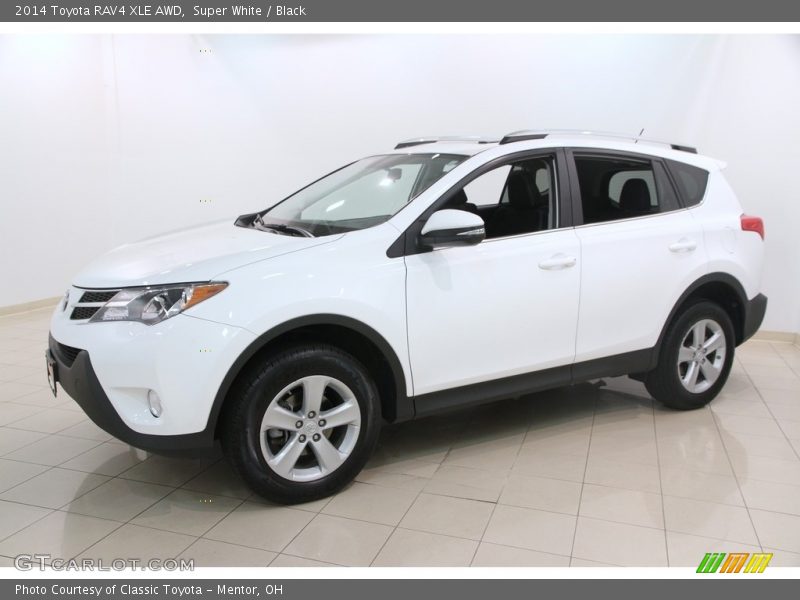 Front 3/4 View of 2014 RAV4 XLE AWD