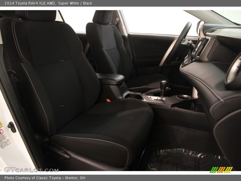Super White / Black 2014 Toyota RAV4 XLE AWD