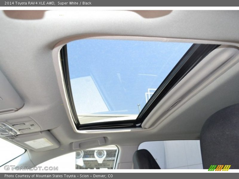 Super White / Black 2014 Toyota RAV4 XLE AWD