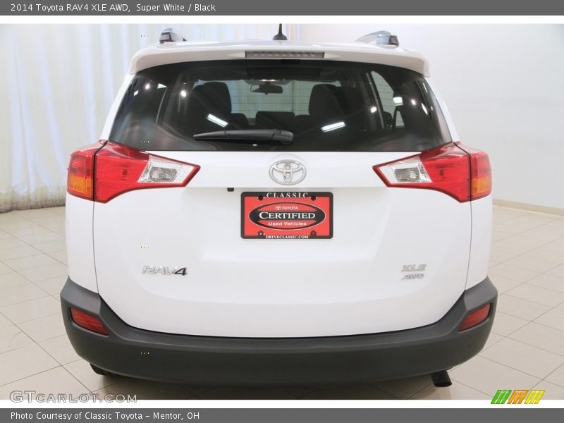 Super White / Black 2014 Toyota RAV4 XLE AWD