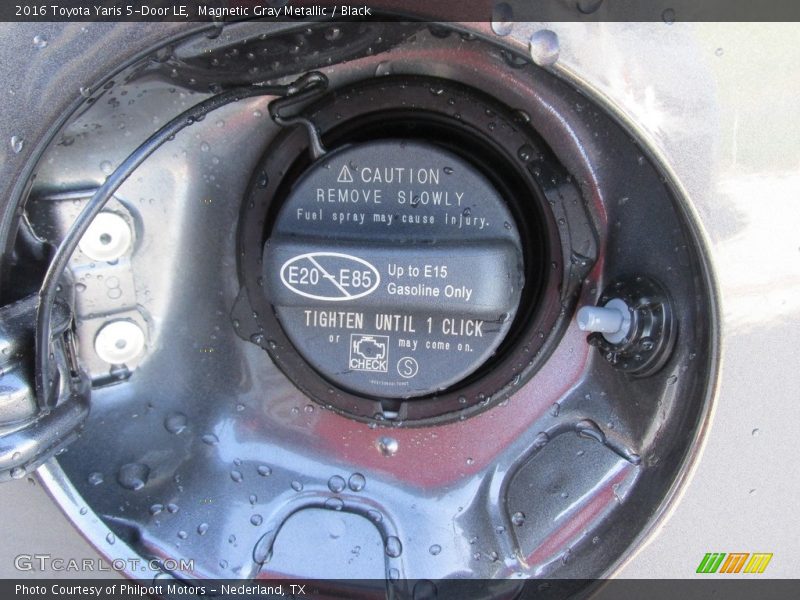 Magnetic Gray Metallic / Black 2016 Toyota Yaris 5-Door LE