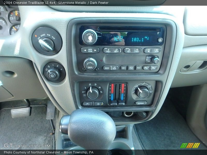 Silverstone Metallic / Dark Pewter 2004 Chevrolet TrailBlazer LS 4x4