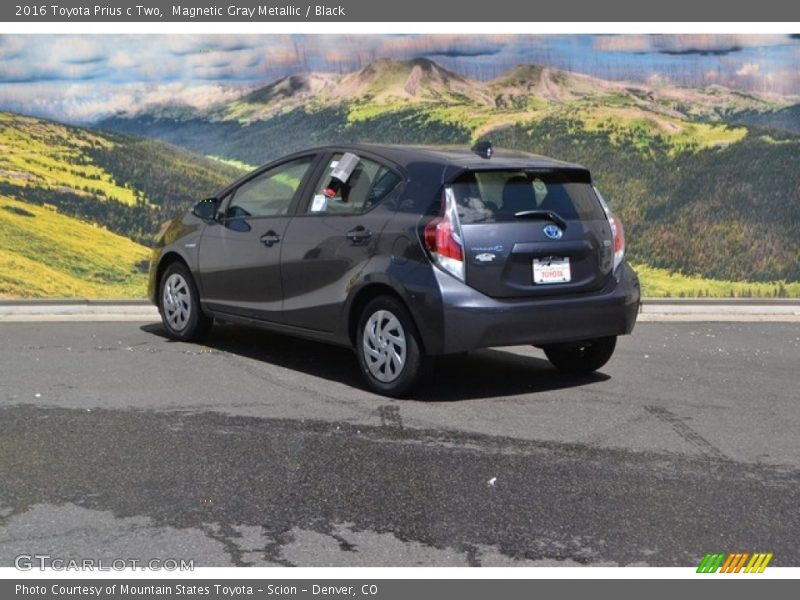 Magnetic Gray Metallic / Black 2016 Toyota Prius c Two