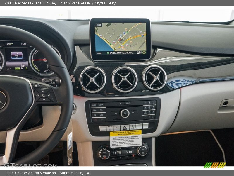 Polar Silver Metallic / Crystal Grey 2016 Mercedes-Benz B 250e