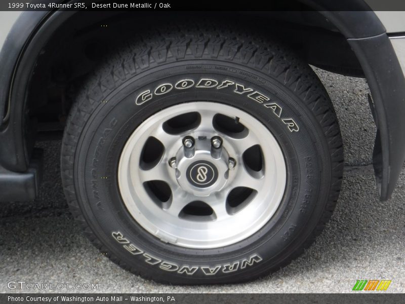 Desert Dune Metallic / Oak 1999 Toyota 4Runner SR5