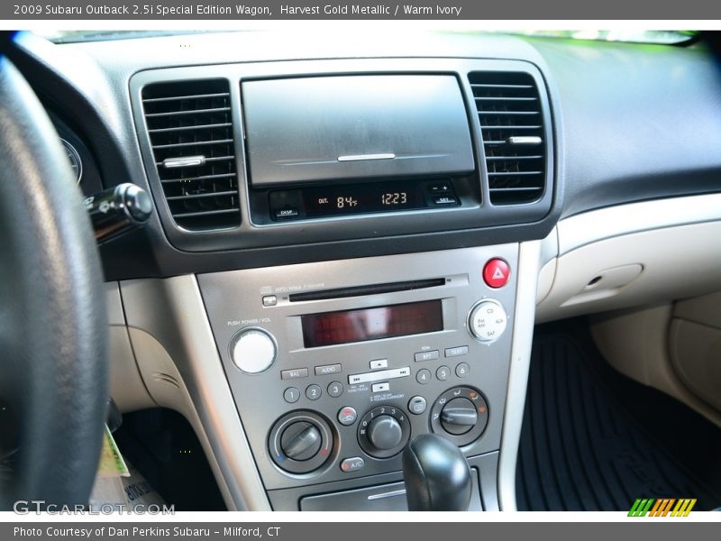 Harvest Gold Metallic / Warm Ivory 2009 Subaru Outback 2.5i Special Edition Wagon