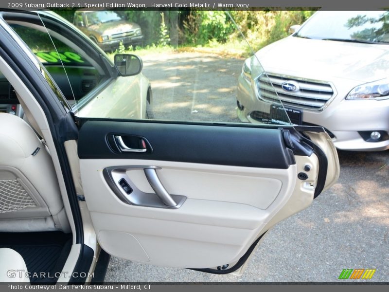 Harvest Gold Metallic / Warm Ivory 2009 Subaru Outback 2.5i Special Edition Wagon