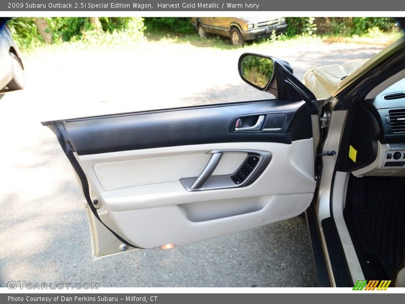 Harvest Gold Metallic / Warm Ivory 2009 Subaru Outback 2.5i Special Edition Wagon