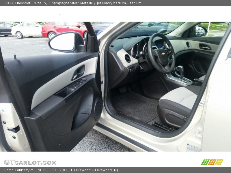 Champagne Silver Metallic / Jet Black/Medium Titanium 2014 Chevrolet Cruze LS