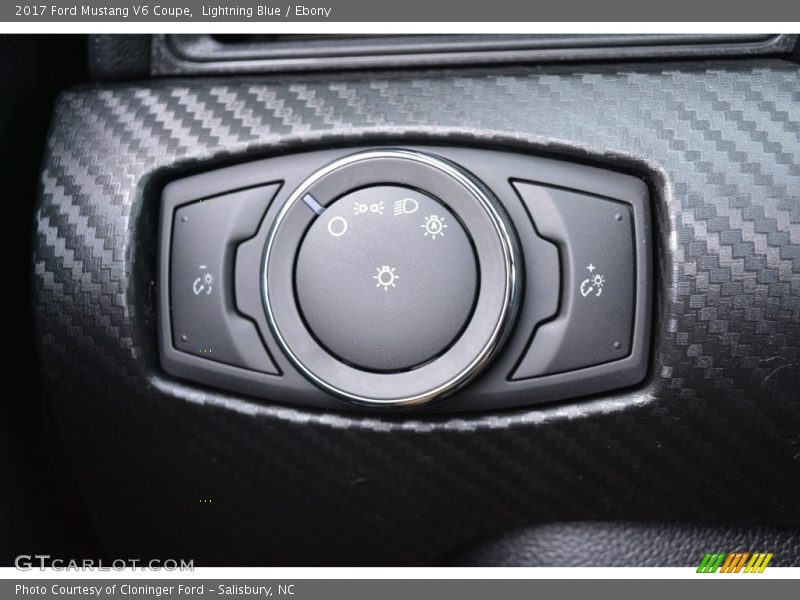 Controls of 2017 Mustang V6 Coupe