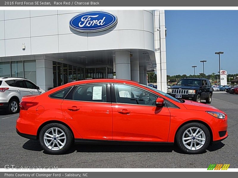 Race Red / Charcoal Black 2016 Ford Focus SE Sedan