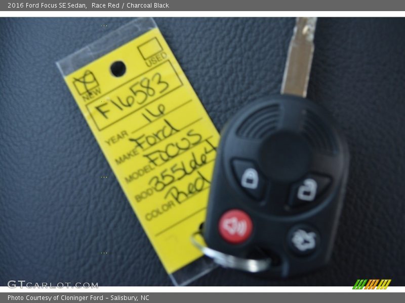 Race Red / Charcoal Black 2016 Ford Focus SE Sedan