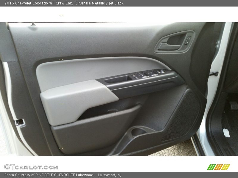 Silver Ice Metallic / Jet Black 2016 Chevrolet Colorado WT Crew Cab