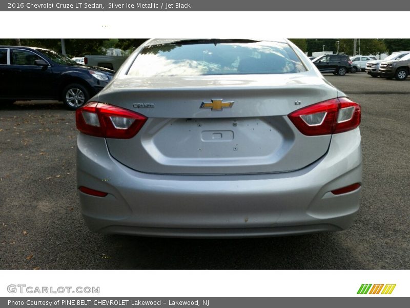 Silver Ice Metallic / Jet Black 2016 Chevrolet Cruze LT Sedan