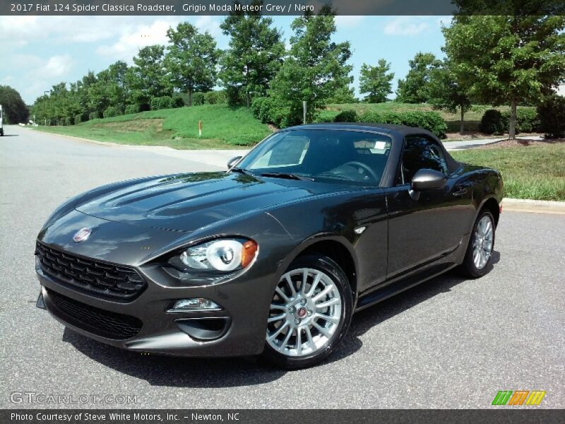 Front 3/4 View of 2017 124 Spider Classica Roadster
