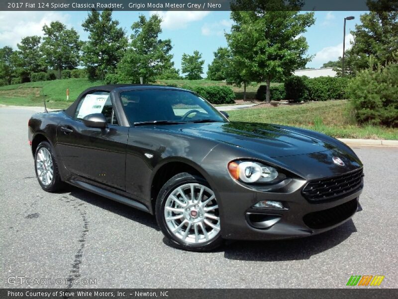 Front 3/4 View of 2017 124 Spider Classica Roadster