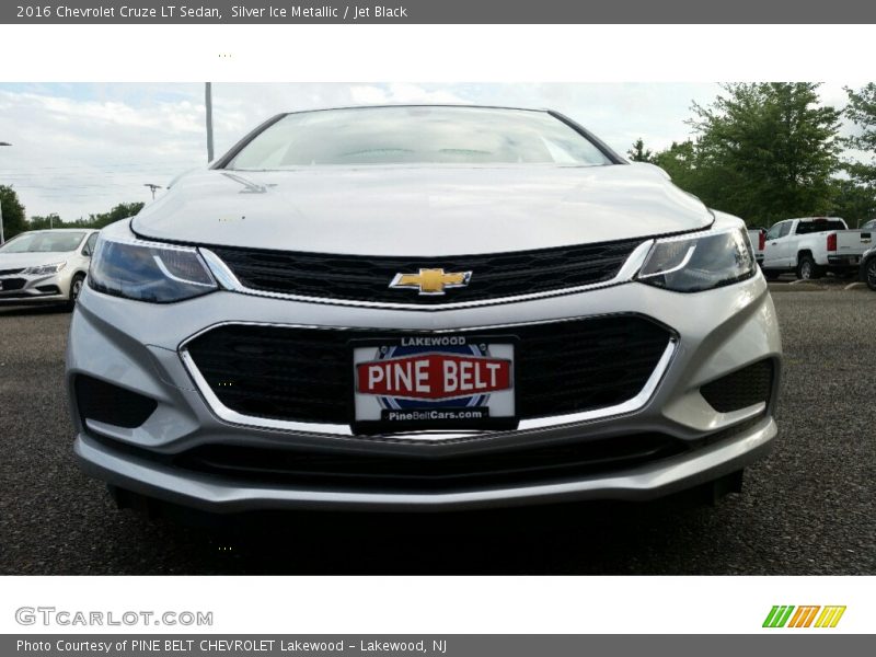 Silver Ice Metallic / Jet Black 2016 Chevrolet Cruze LT Sedan