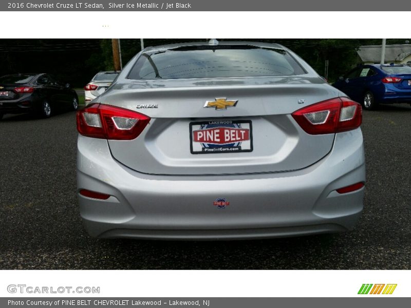 Silver Ice Metallic / Jet Black 2016 Chevrolet Cruze LT Sedan