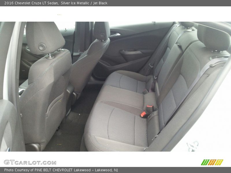 Silver Ice Metallic / Jet Black 2016 Chevrolet Cruze LT Sedan