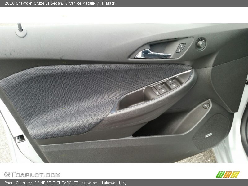 Silver Ice Metallic / Jet Black 2016 Chevrolet Cruze LT Sedan