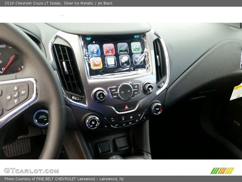 Silver Ice Metallic / Jet Black 2016 Chevrolet Cruze LT Sedan