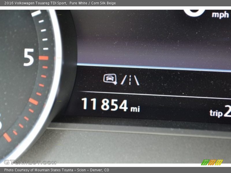 Pure White / Corn Silk Beige 2016 Volkswagen Touareg TDI Sport