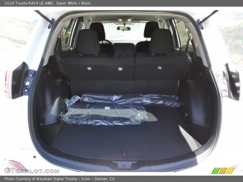 Super White / Black 2016 Toyota RAV4 LE AWD