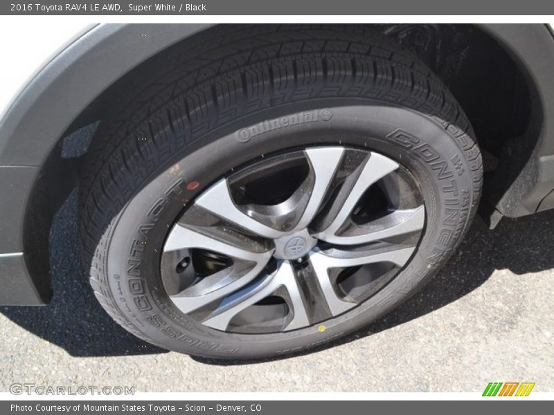 Super White / Black 2016 Toyota RAV4 LE AWD