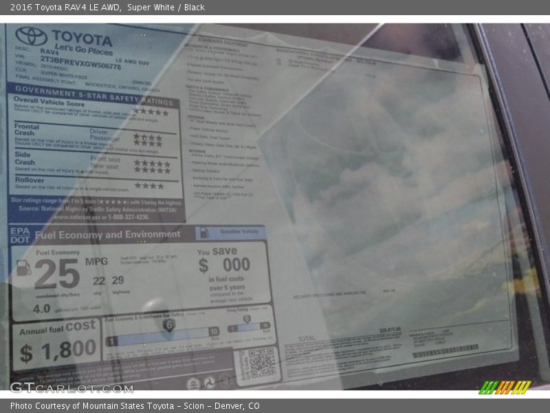Super White / Black 2016 Toyota RAV4 LE AWD