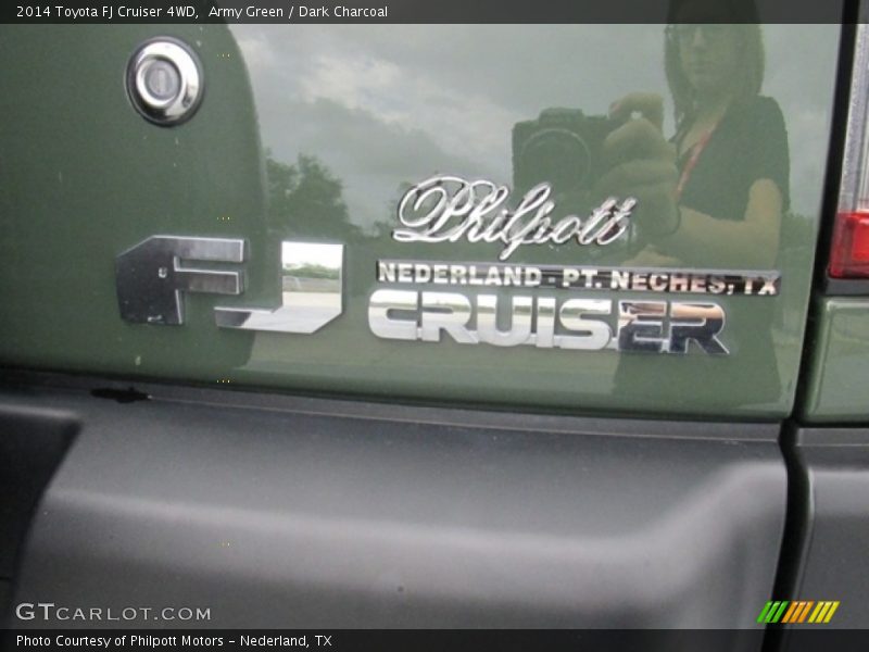 Army Green / Dark Charcoal 2014 Toyota FJ Cruiser 4WD