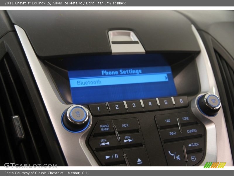 Silver Ice Metallic / Light Titanium/Jet Black 2011 Chevrolet Equinox LS