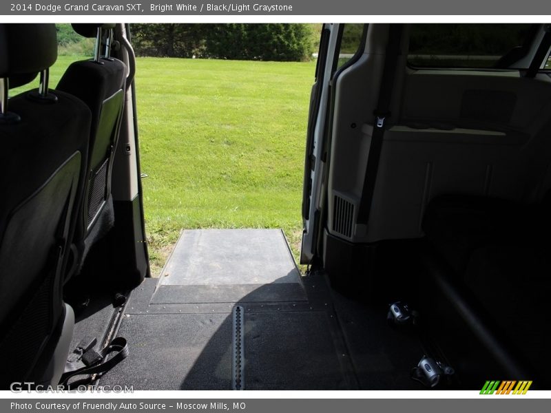 Bright White / Black/Light Graystone 2014 Dodge Grand Caravan SXT
