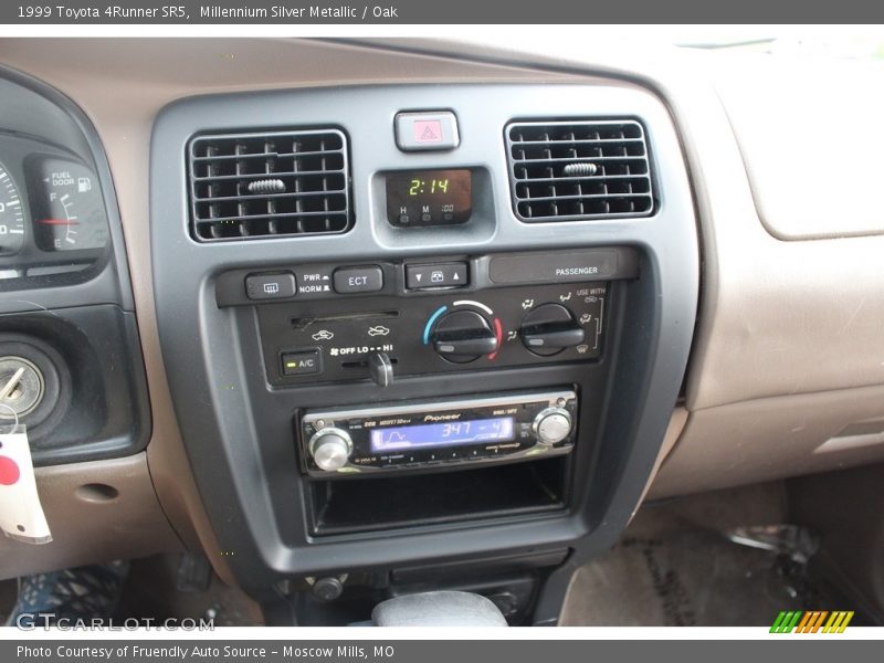 Millennium Silver Metallic / Oak 1999 Toyota 4Runner SR5