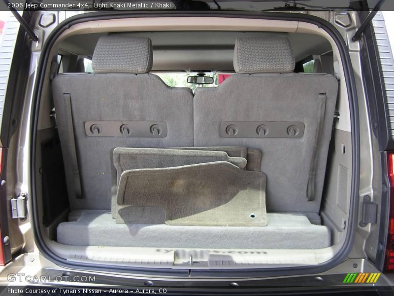 Light Khaki Metallic / Khaki 2006 Jeep Commander 4x4