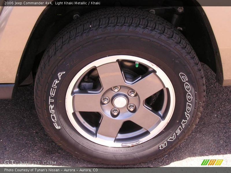 Light Khaki Metallic / Khaki 2006 Jeep Commander 4x4