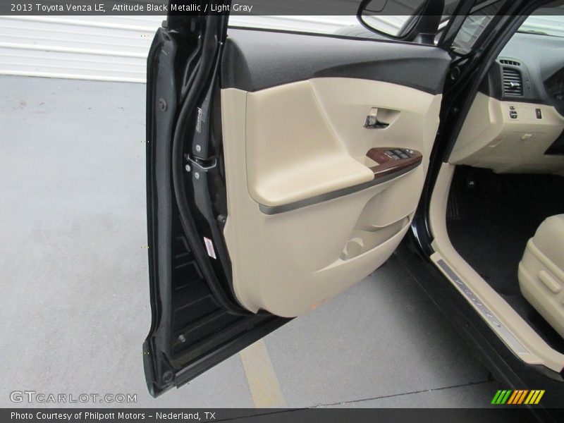 Attitude Black Metallic / Light Gray 2013 Toyota Venza LE