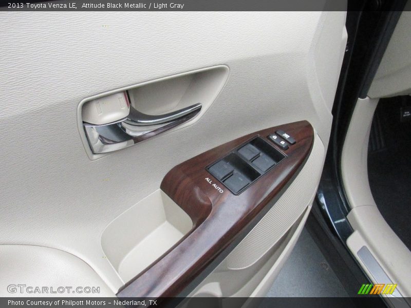 Attitude Black Metallic / Light Gray 2013 Toyota Venza LE