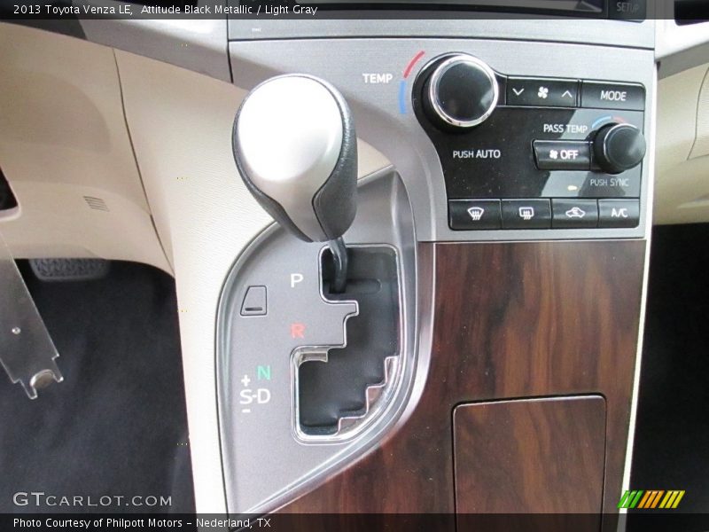Attitude Black Metallic / Light Gray 2013 Toyota Venza LE