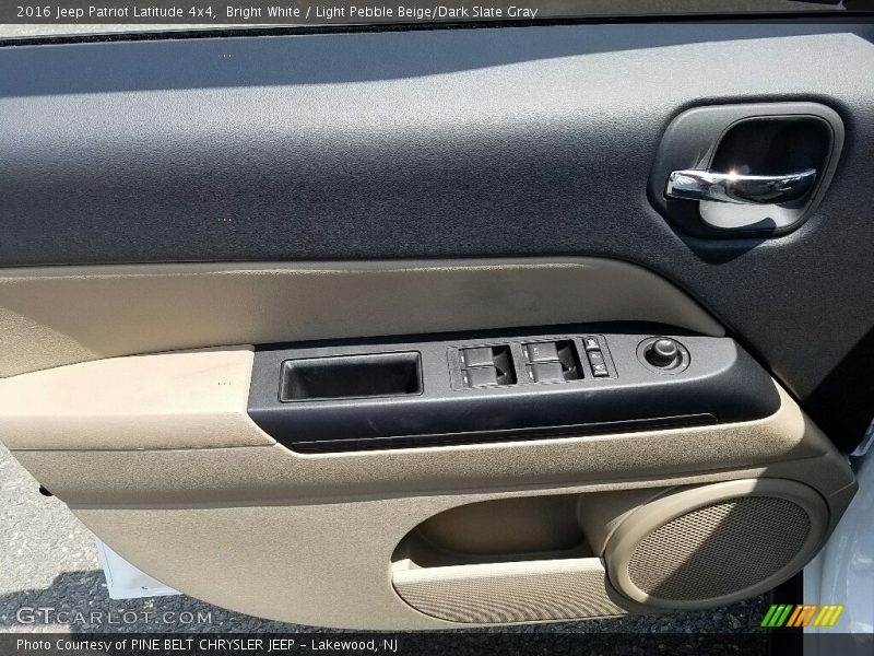 Bright White / Light Pebble Beige/Dark Slate Gray 2016 Jeep Patriot Latitude 4x4