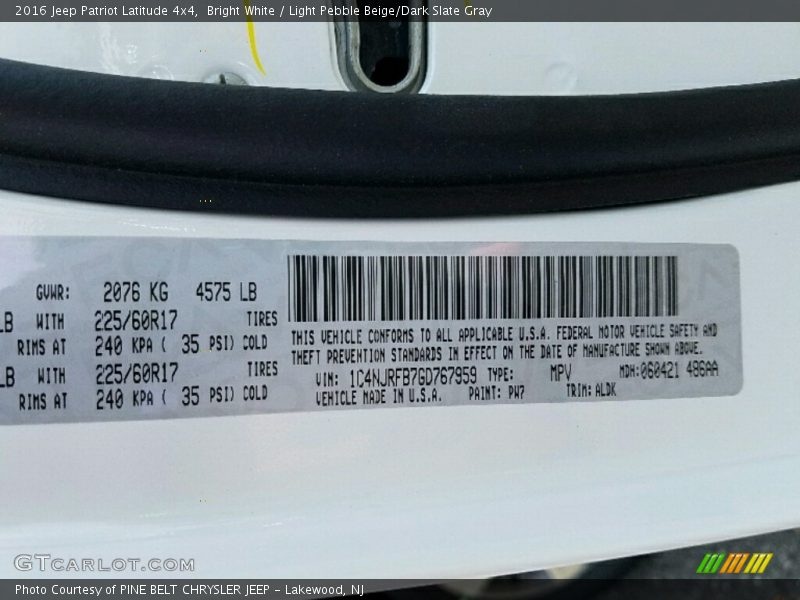 Bright White / Light Pebble Beige/Dark Slate Gray 2016 Jeep Patriot Latitude 4x4